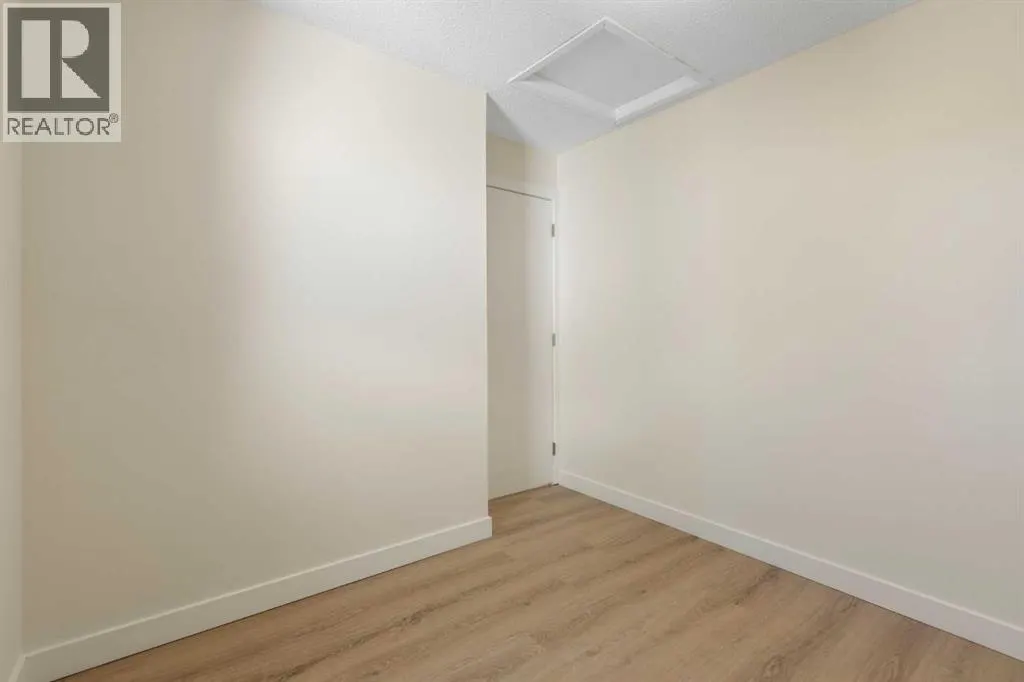 7, 4915 45 Street SW