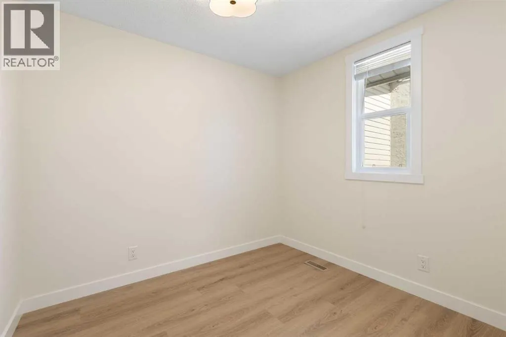 7, 4915 45 Street SW