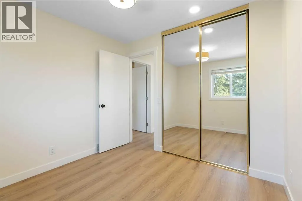 7, 4915 45 Street SW