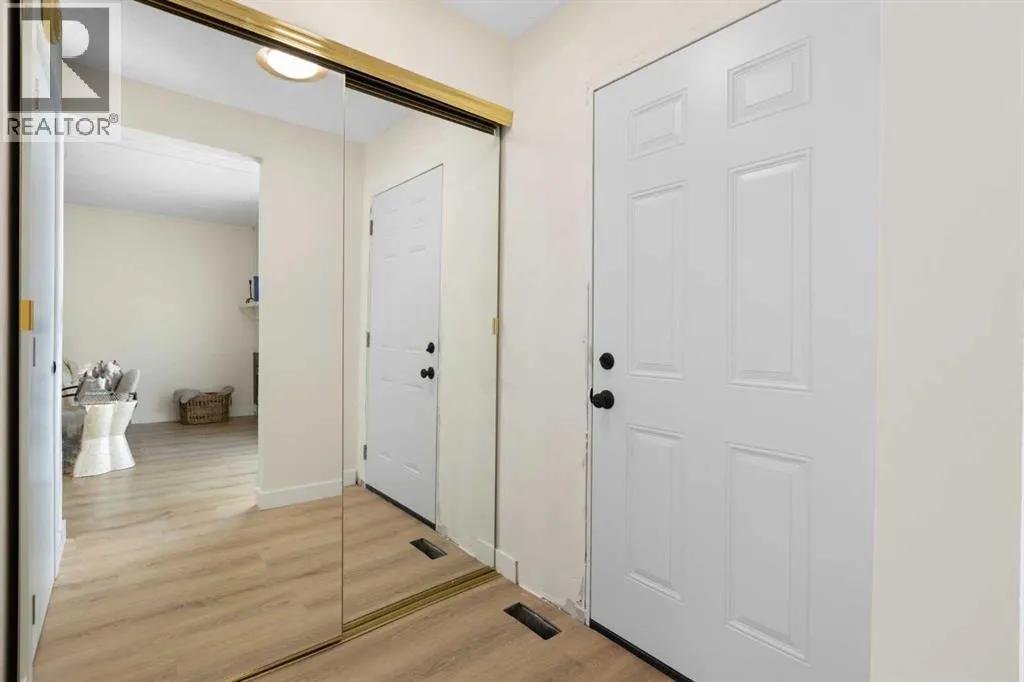 7, 4915 45 Street SW