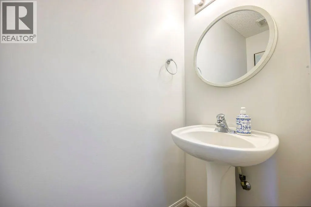 165 Bayside Point SW