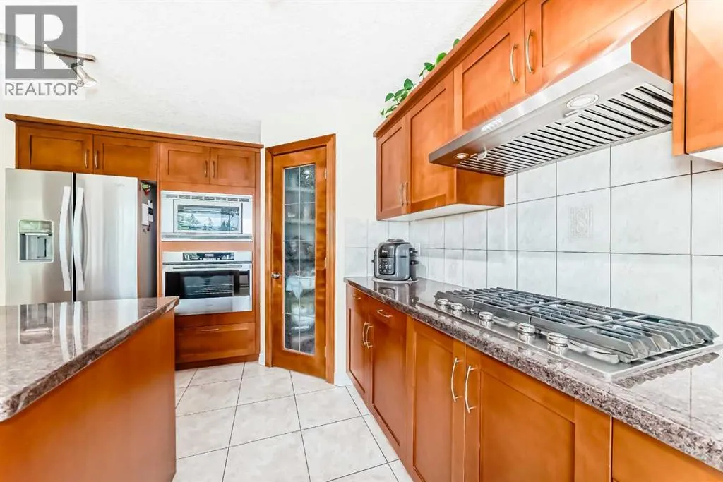 146 Scenic View Close NW