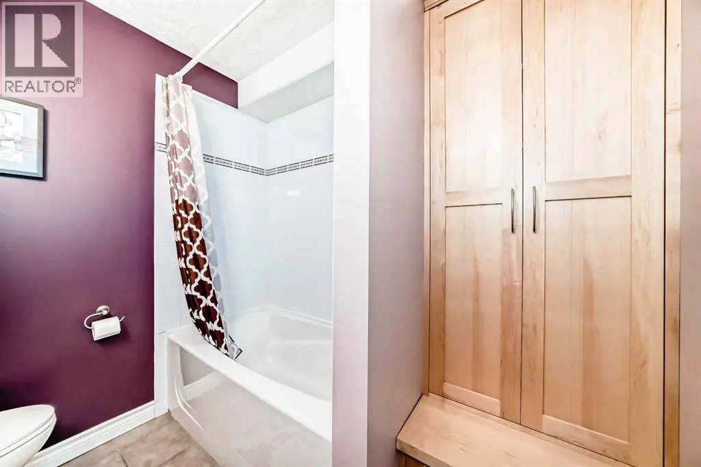 146 Scenic View Close NW