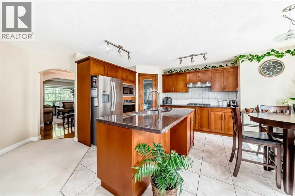 146 Scenic View Close NW