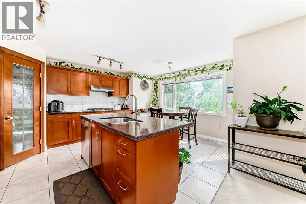 146 Scenic View Close NW