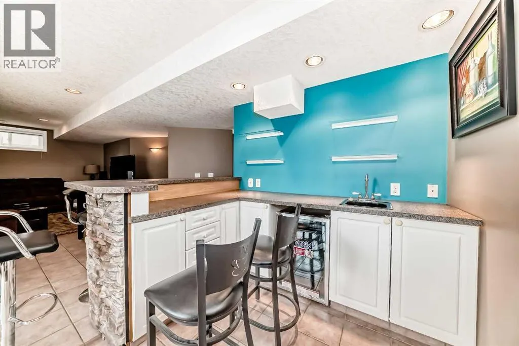 146 Scenic View Close NW