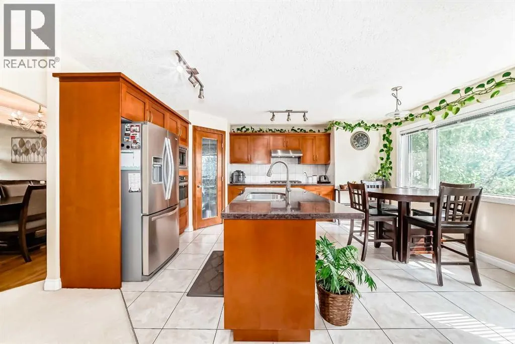 146 Scenic View Close NW