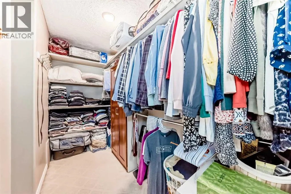 146 Scenic View Close NW