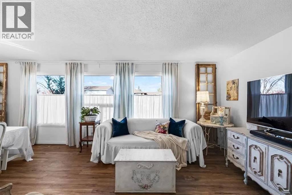 217 Acacia Crescent SE