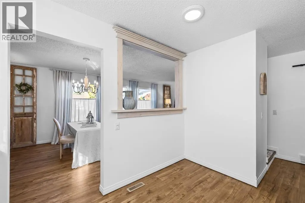 217 Acacia Crescent SE