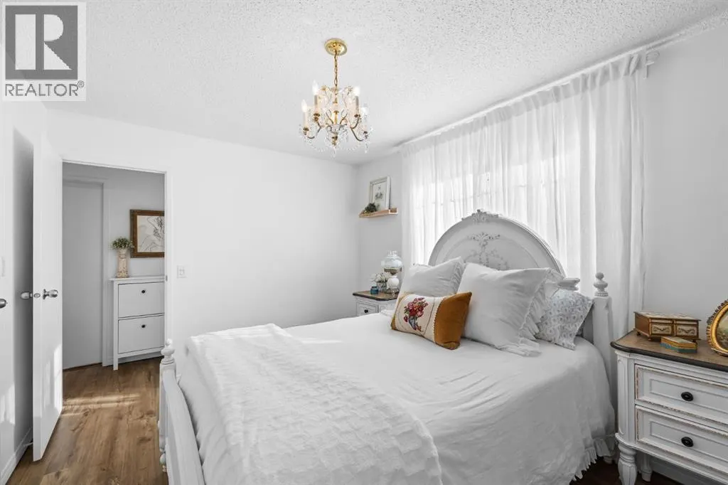 217 Acacia Crescent SE