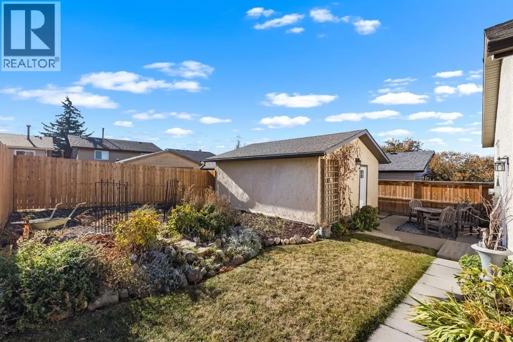 217 Acacia Crescent SE