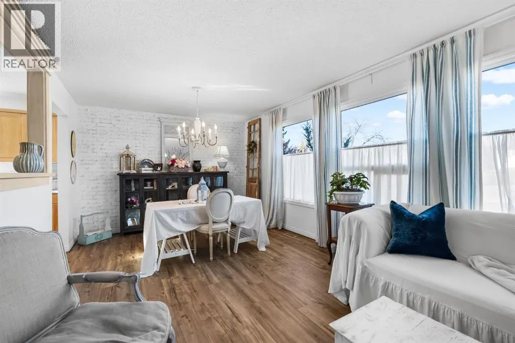 217 Acacia Crescent SE