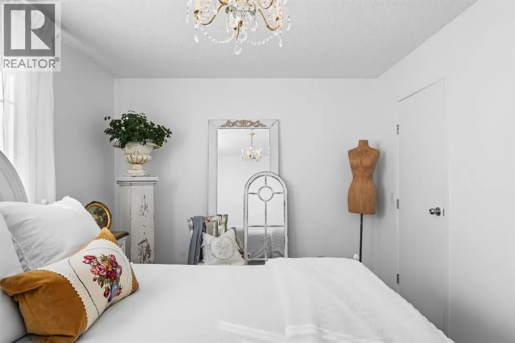 217 Acacia Crescent SE