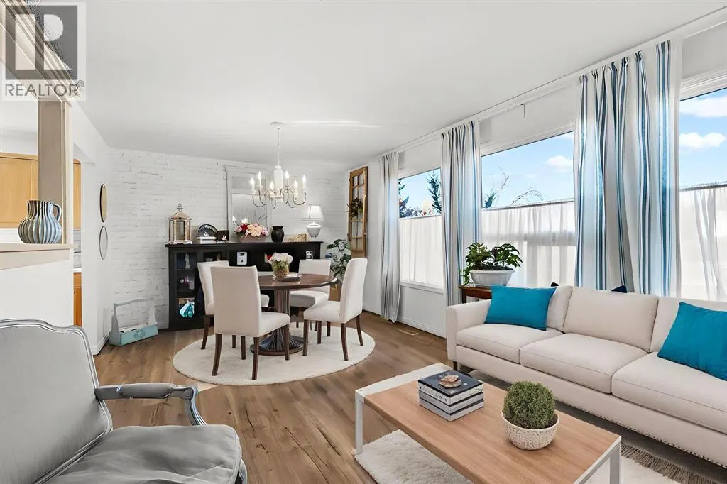 217 Acacia Crescent SE