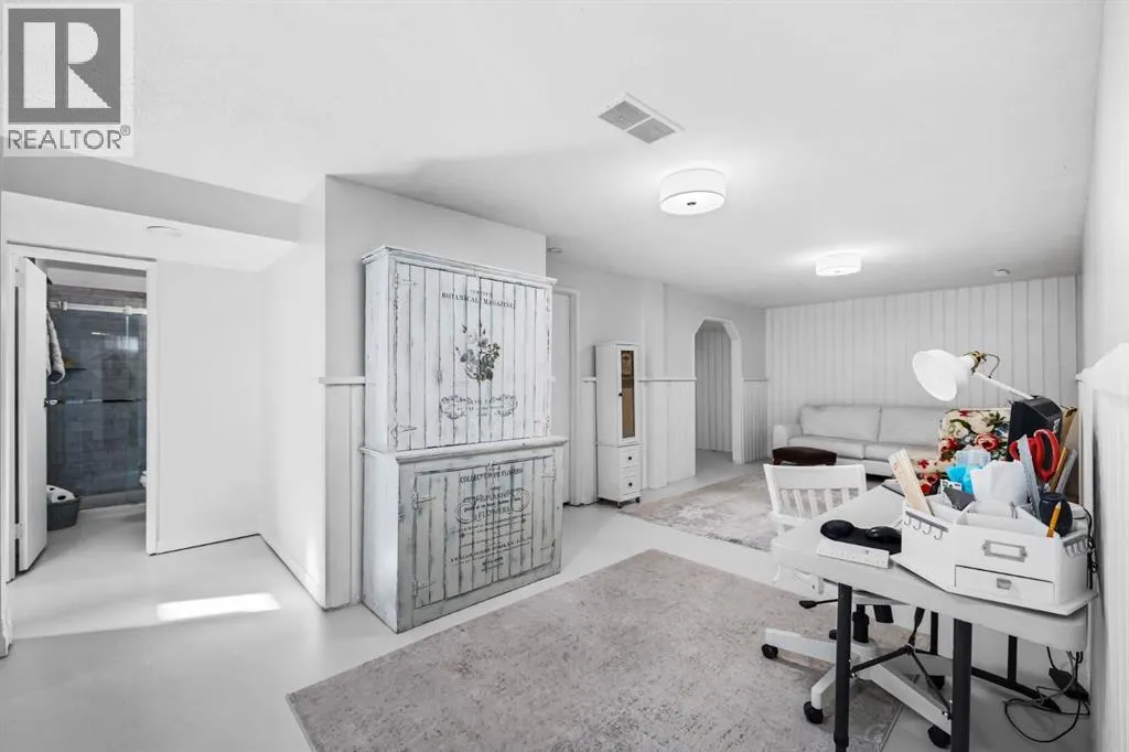 217 Acacia Crescent SE