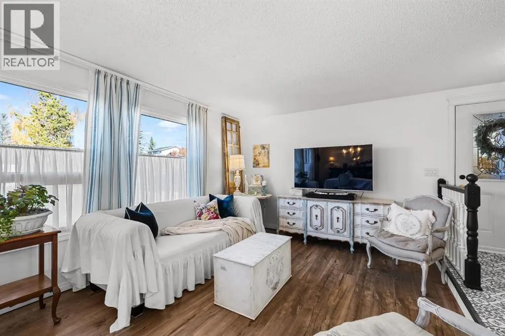 217 Acacia Crescent SE