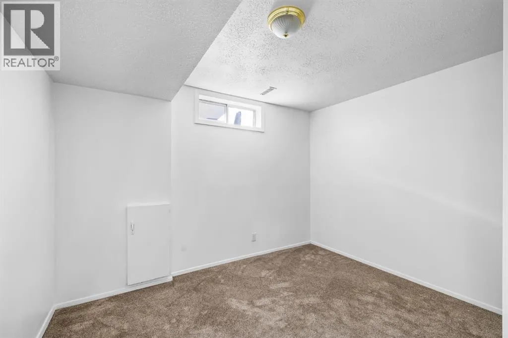 217 Acacia Crescent SE