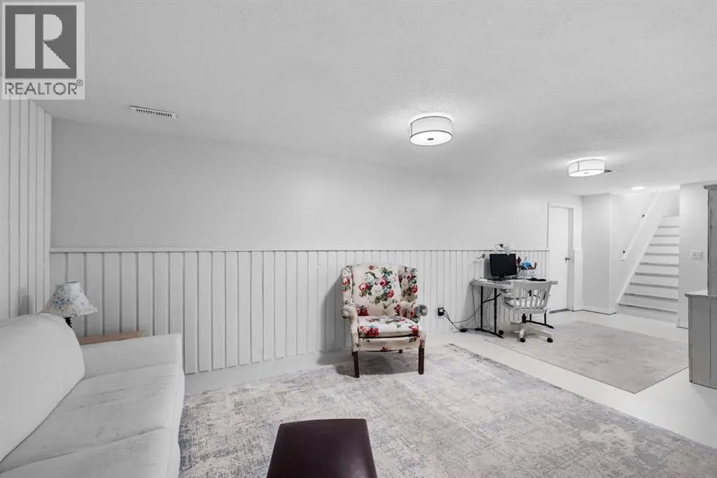 217 Acacia Crescent SE