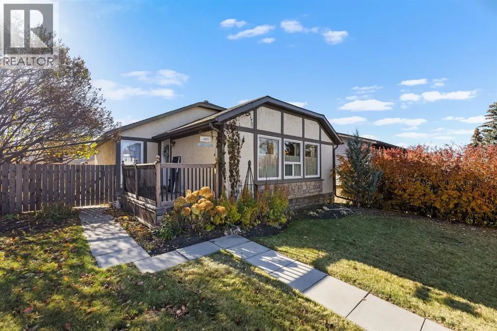 217 Acacia Crescent SE