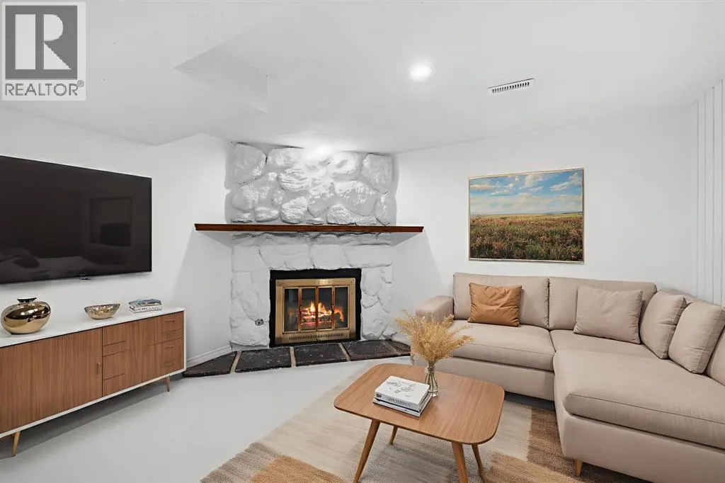 217 Acacia Crescent SE