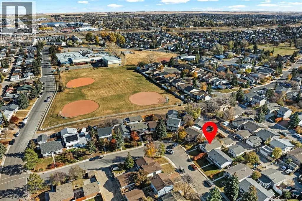 217 Acacia Crescent SE