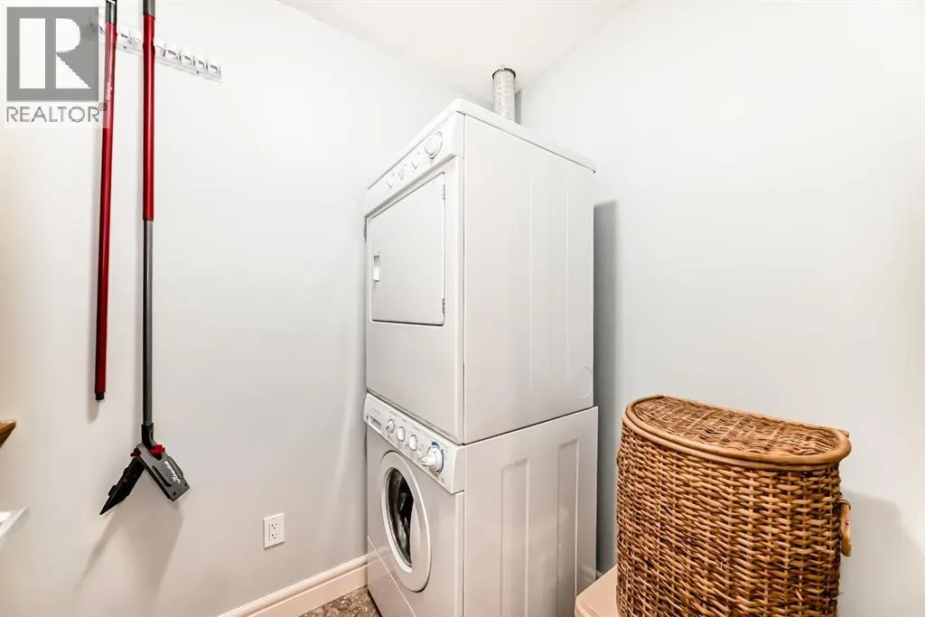 3104, 15 Sunset Square