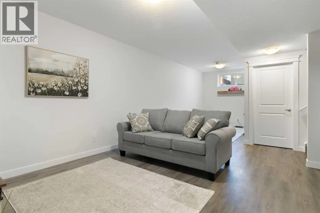 112 Fireside Crescent