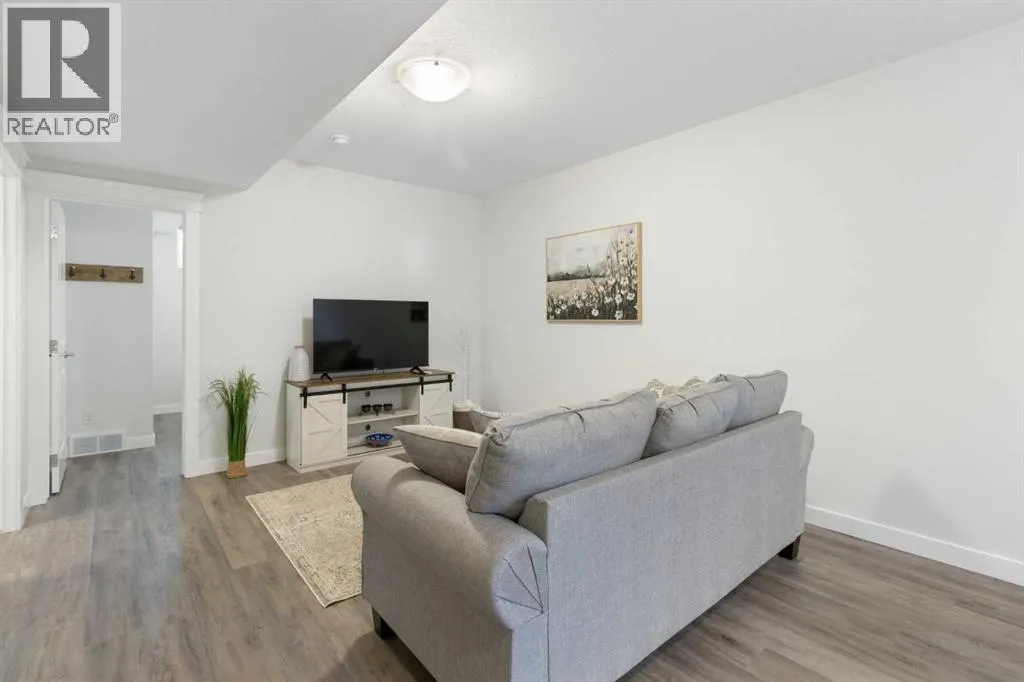 112 Fireside Crescent