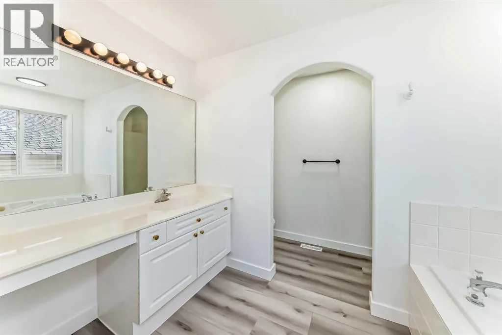 289 Canals Circle SW