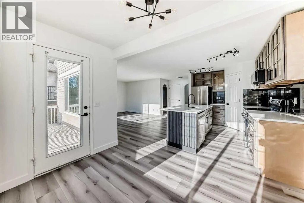 289 Canals Circle SW