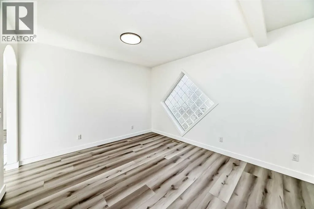 289 Canals Circle SW