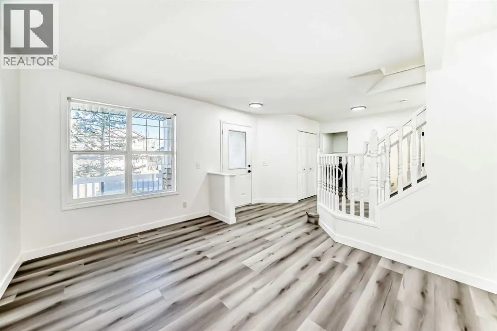 289 Canals Circle SW