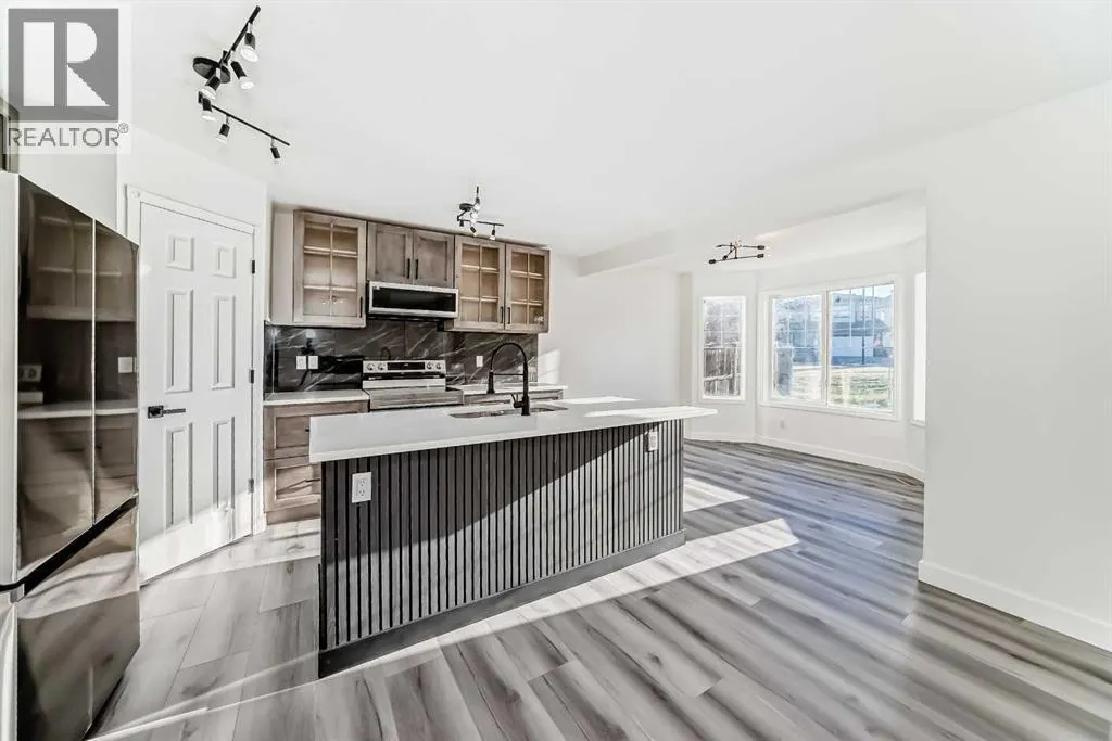 289 Canals Circle SW