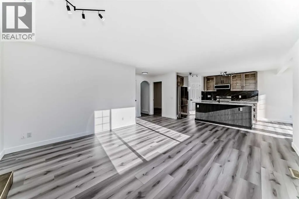 289 Canals Circle SW