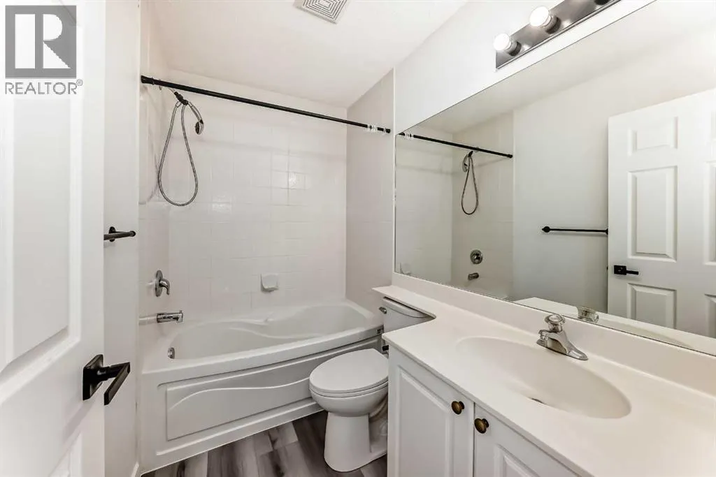 289 Canals Circle SW