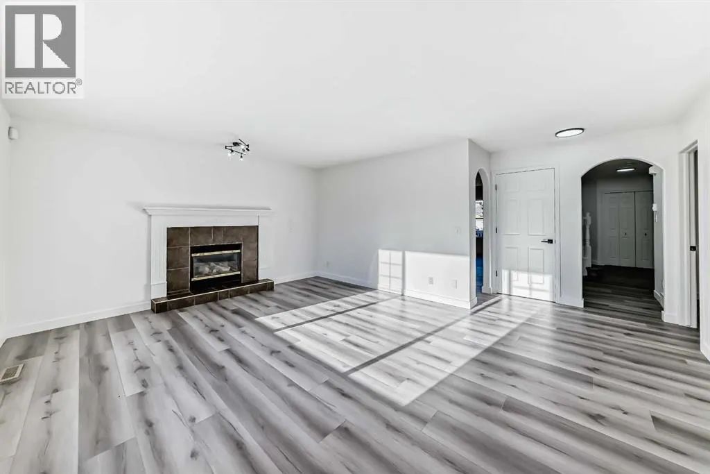 289 Canals Circle SW