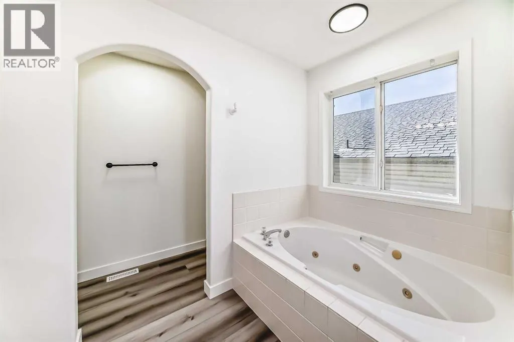 289 Canals Circle SW