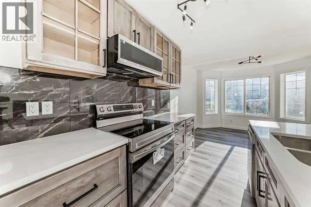 289 Canals Circle SW