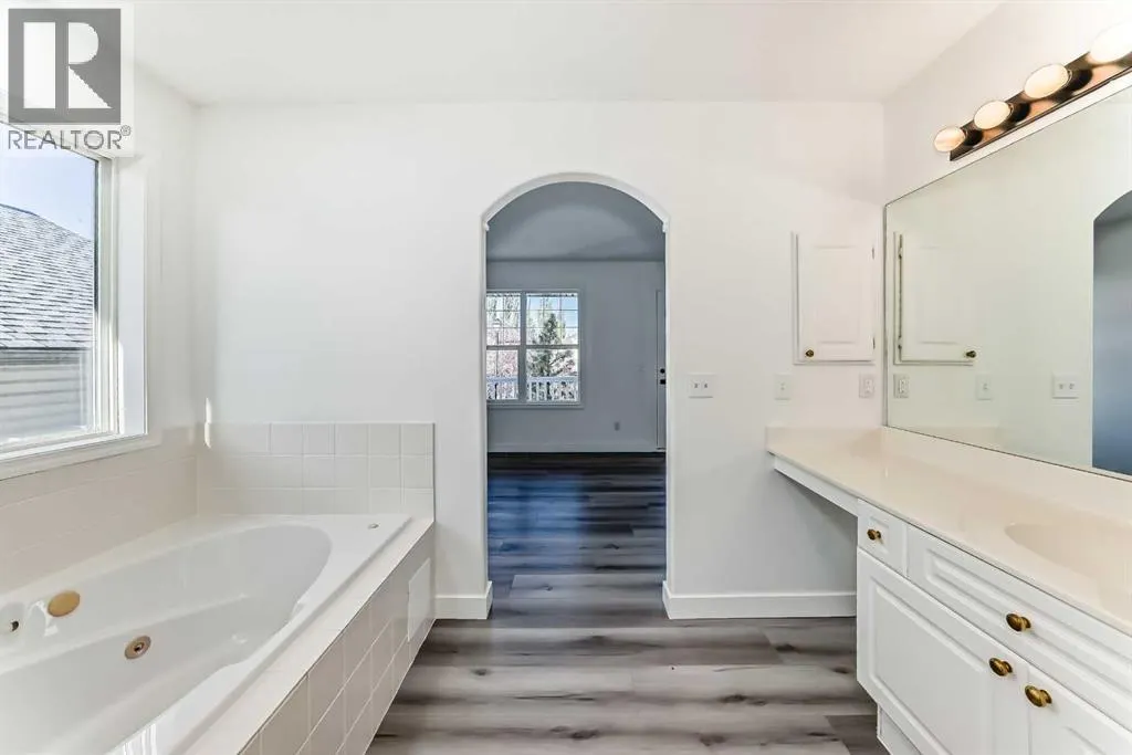 289 Canals Circle SW