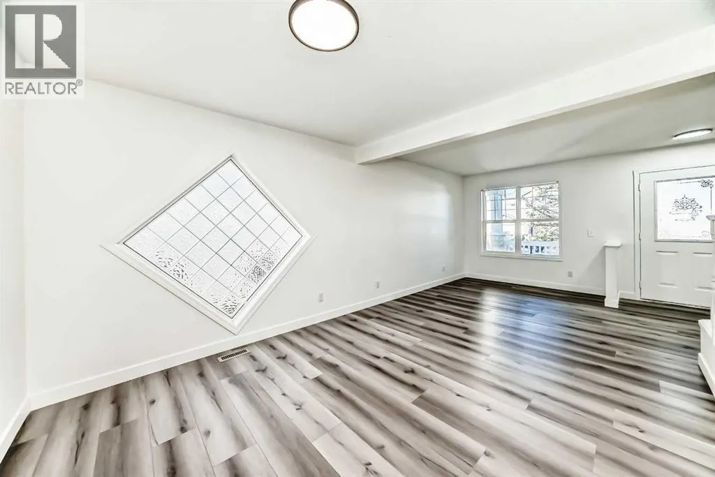 289 Canals Circle SW