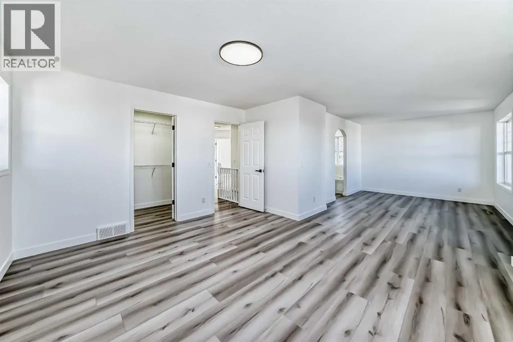 289 Canals Circle SW