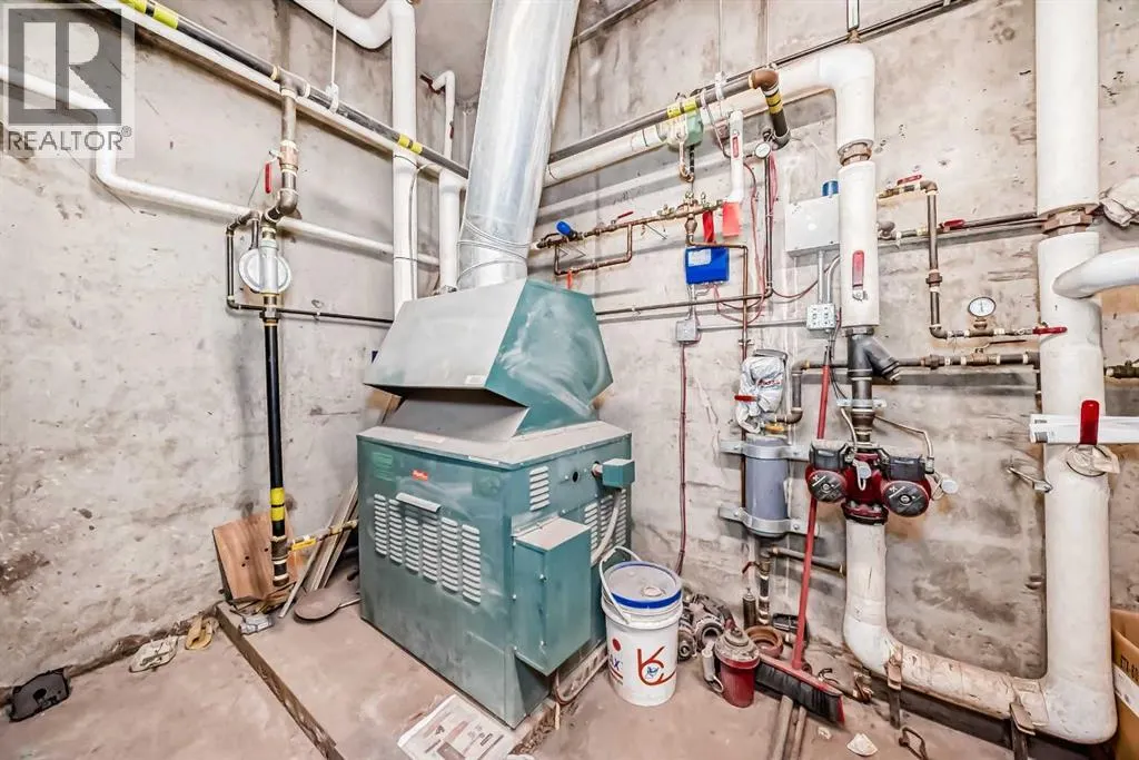 7716 bowness Road NW