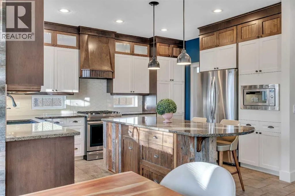 315 Crystal Green Close