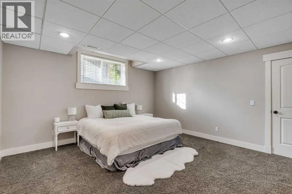 315 Crystal Green Close