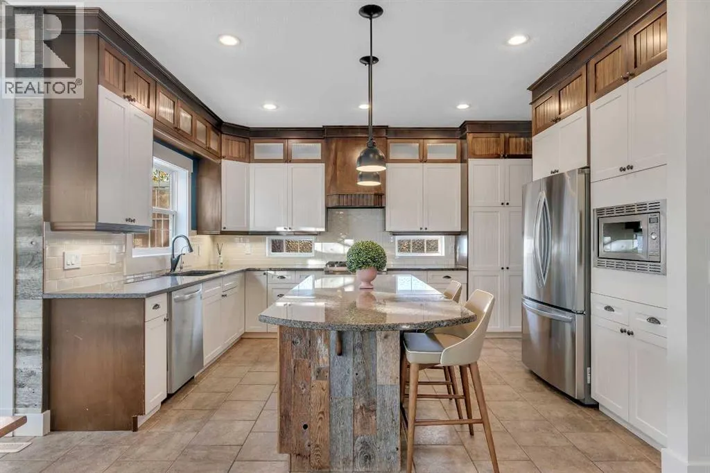 315 Crystal Green Close