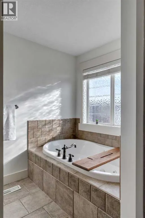 315 Crystal Green Close