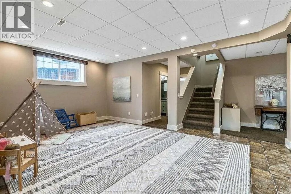 315 Crystal Green Close