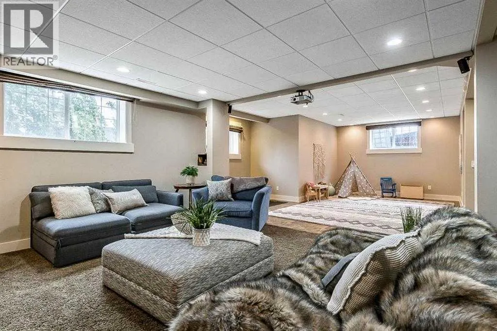 315 Crystal Green Close