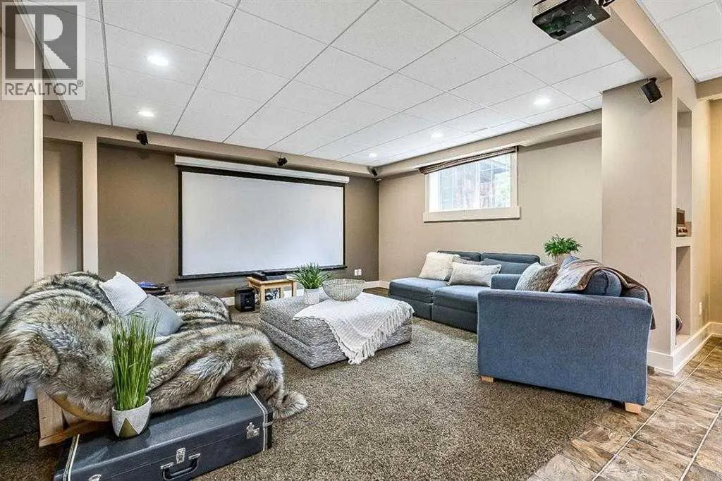 315 Crystal Green Close